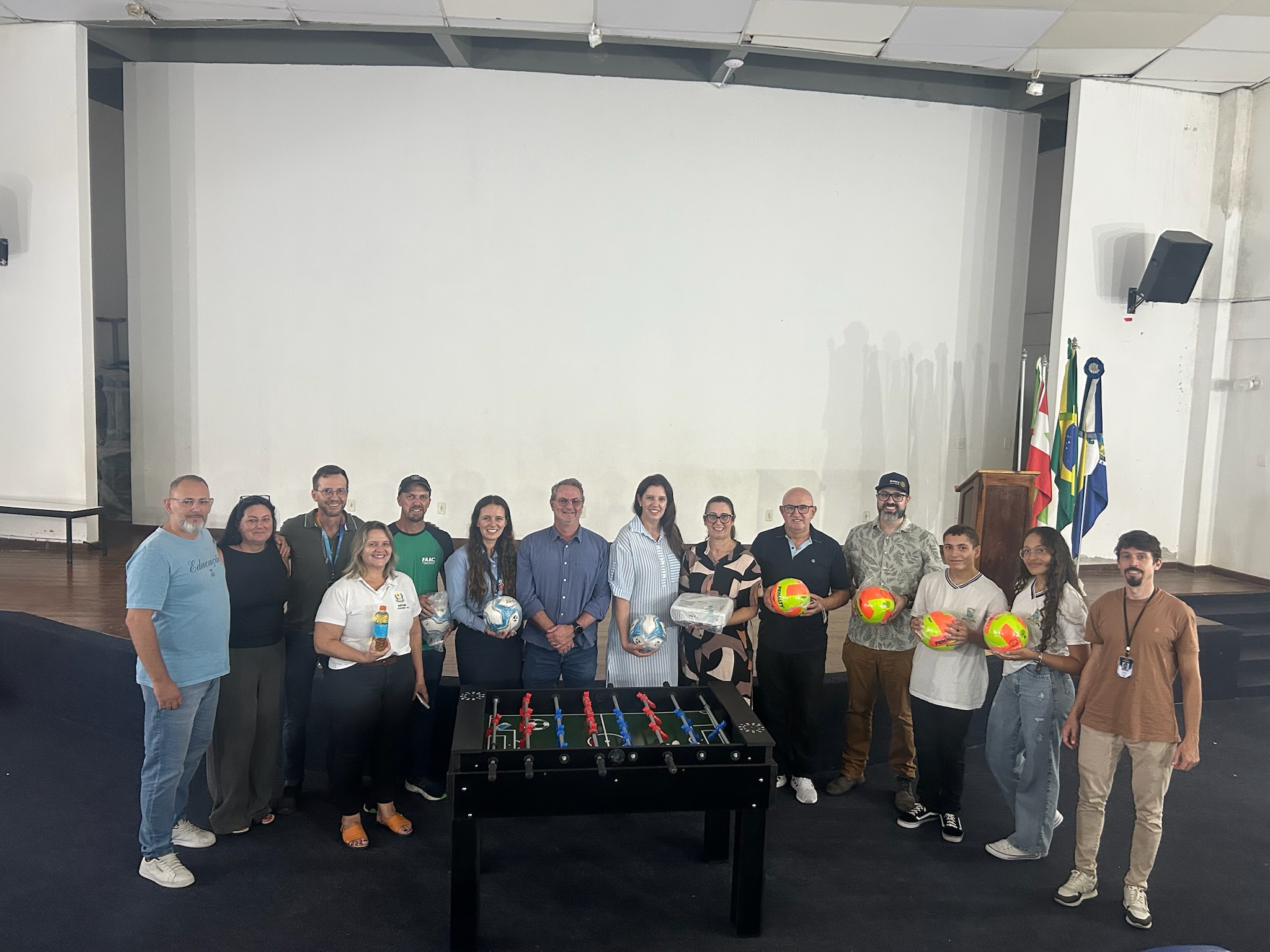 Escola EMEB Vereador Paulo Reis recebe R$ 6 mil em prêmios do Projeto Óleo Solidário